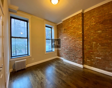 Mott Street - Photo Thumbnail 5