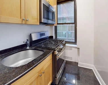 East 56 Street - Photo Thumbnail 6