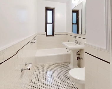 East 56 Street - Photo Thumbnail 8
