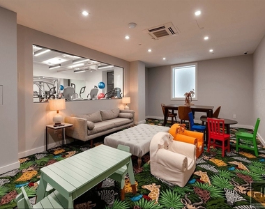 West 76 Street - Photo Thumbnail 6