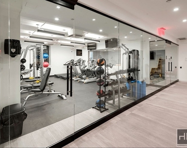 West 76 Street - Photo Thumbnail 5