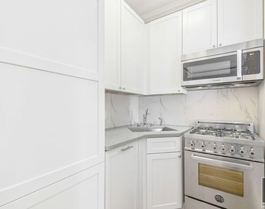 West 76 Street - Photo Thumbnail 1