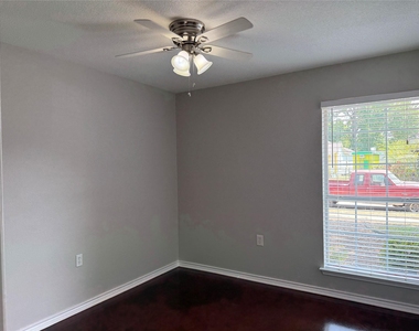 1007 Shaw Street - Photo Thumbnail 6