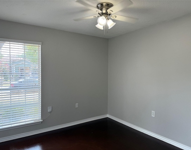 1007 Shaw Street - Photo Thumbnail 8