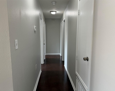 1007 Shaw Street - Photo Thumbnail 5