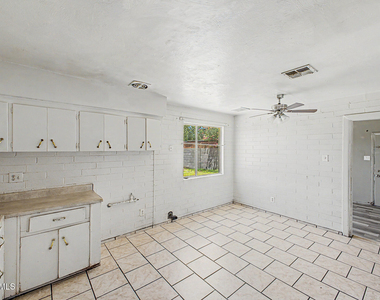 5828 N 63rd Drive - Photo Thumbnail 9