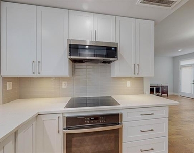 4307 Gilbert Avenue - Photo Thumbnail 10