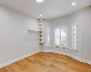 4307 Gilbert Avenue - Photo Thumbnail 22