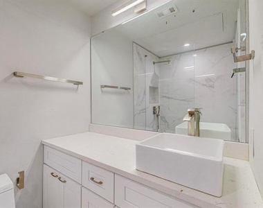 4307 Gilbert Avenue - Photo Thumbnail 25