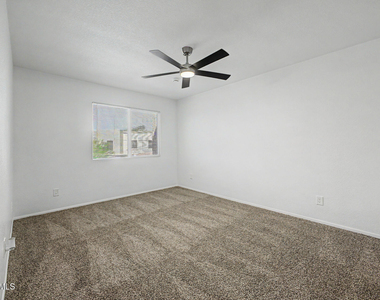 5984 N 48th Avenue - Photo Thumbnail 17