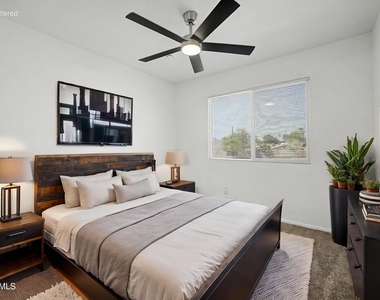 5984 N 48th Avenue - Photo Thumbnail 18