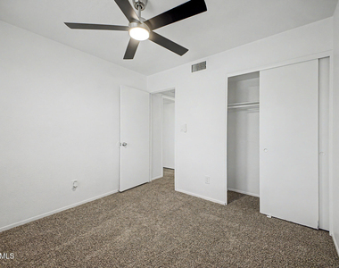 5984 N 48th Avenue - Photo Thumbnail 20