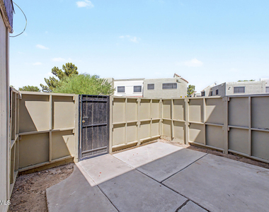 5984 N 48th Avenue - Photo Thumbnail 25