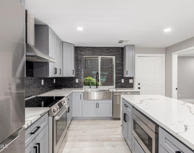 4354 N 82nd Street - Photo Thumbnail 11