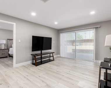 4354 N 82nd Street - Photo Thumbnail 4