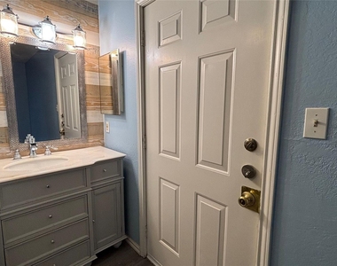 2301 Basil Drive - Photo Thumbnail 10