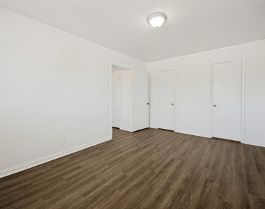 2701 Hemphill Street - Photo Thumbnail 3