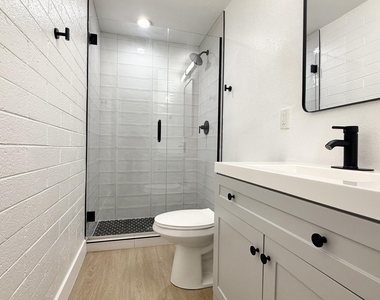 1840 W Thomas Road - Photo Thumbnail 9