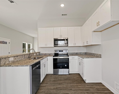 1420 Fitzhugh Ne - Photo Thumbnail 3