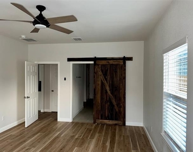 2817 Steepleridge Circle - Photo Thumbnail 5