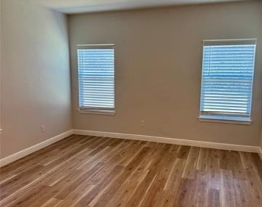 2817 Steepleridge Circle - Photo Thumbnail 10