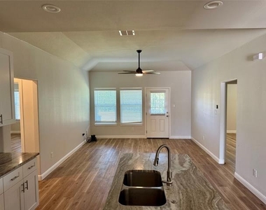 2817 Steepleridge Circle - Photo Thumbnail 3