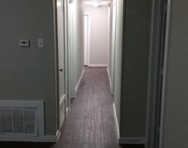 1102 E Lamar Street - Photo Thumbnail 6