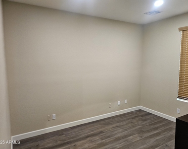 2711 W Megan Street - Photo Thumbnail 11