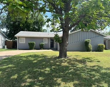 3017 Bennett Drive - Photo Thumbnail 1