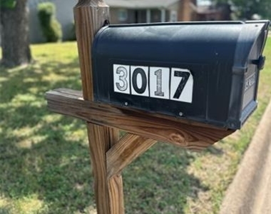 3017 Bennett Drive - Photo Thumbnail 2