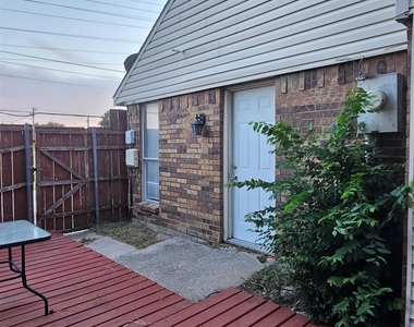 2066 Embassy Way - Photo Thumbnail 5