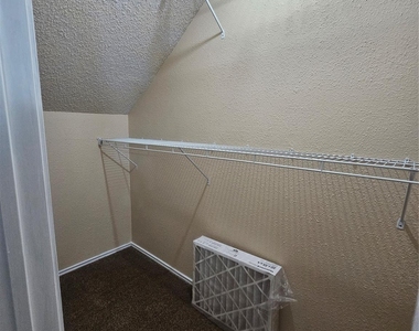 2066 Embassy Way - Photo Thumbnail 29