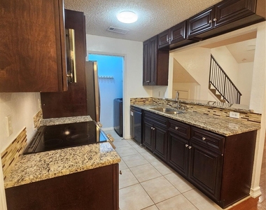 2066 Embassy Way - Photo Thumbnail 14