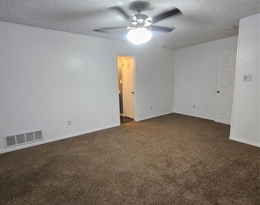 2066 Embassy Way - Photo Thumbnail 26