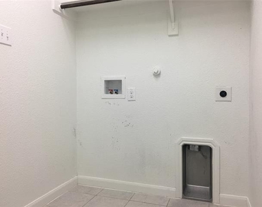 9410 Smoke Tree Drive - Photo Thumbnail 33