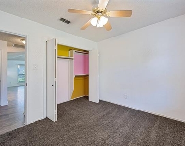 9008 Topperwind Court - Photo Thumbnail 18