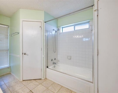 9008 Topperwind Court - Photo Thumbnail 13