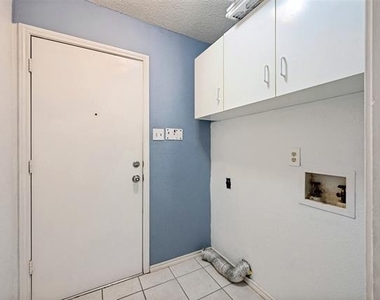 9008 Topperwind Court - Photo Thumbnail 20