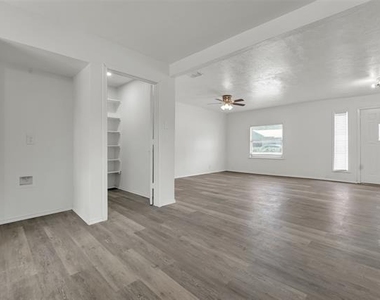 2682 Wasina Drive - Photo Thumbnail 7