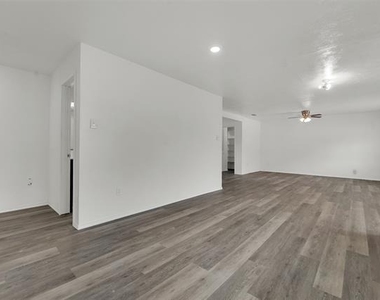 2682 Wasina Drive - Photo Thumbnail 9