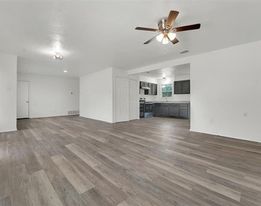 2682 Wasina Drive - Photo Thumbnail 3