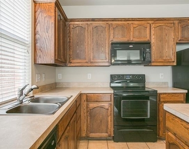 5824 Melanie Court - Photo Thumbnail 9