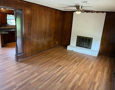 610 S Rike Street - Photo Thumbnail 3