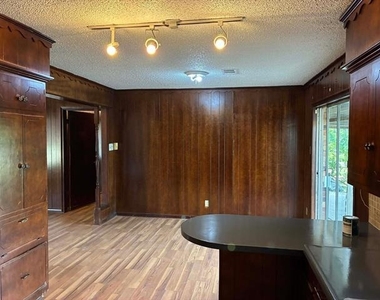 610 S Rike Street - Photo Thumbnail 6