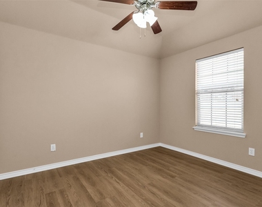 4924 Stray Creek Lane - Photo Thumbnail 20