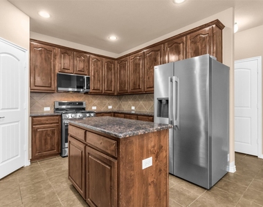 4924 Stray Creek Lane - Photo Thumbnail 8