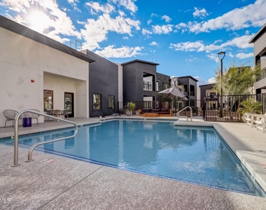 9160 N 67th Avenue - Photo Thumbnail 20