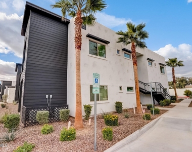 9160 N 67th Avenue - Photo Thumbnail 4