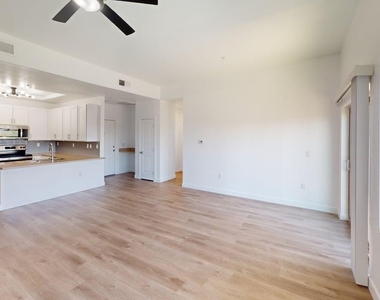 9160 N 67th Avenue - Photo Thumbnail 6