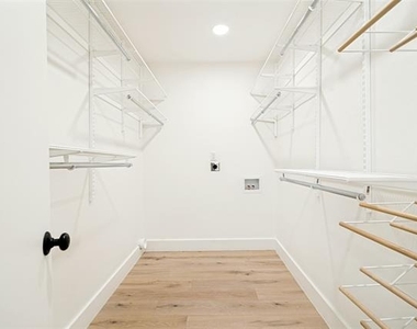 4211 Prescott Avenue - Photo Thumbnail 8